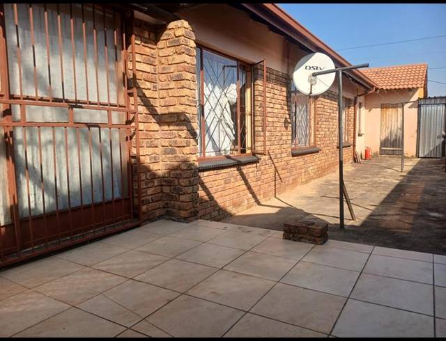 3 BEDROOM HOUSE FOR SALE IN SOSHANGUVE BB